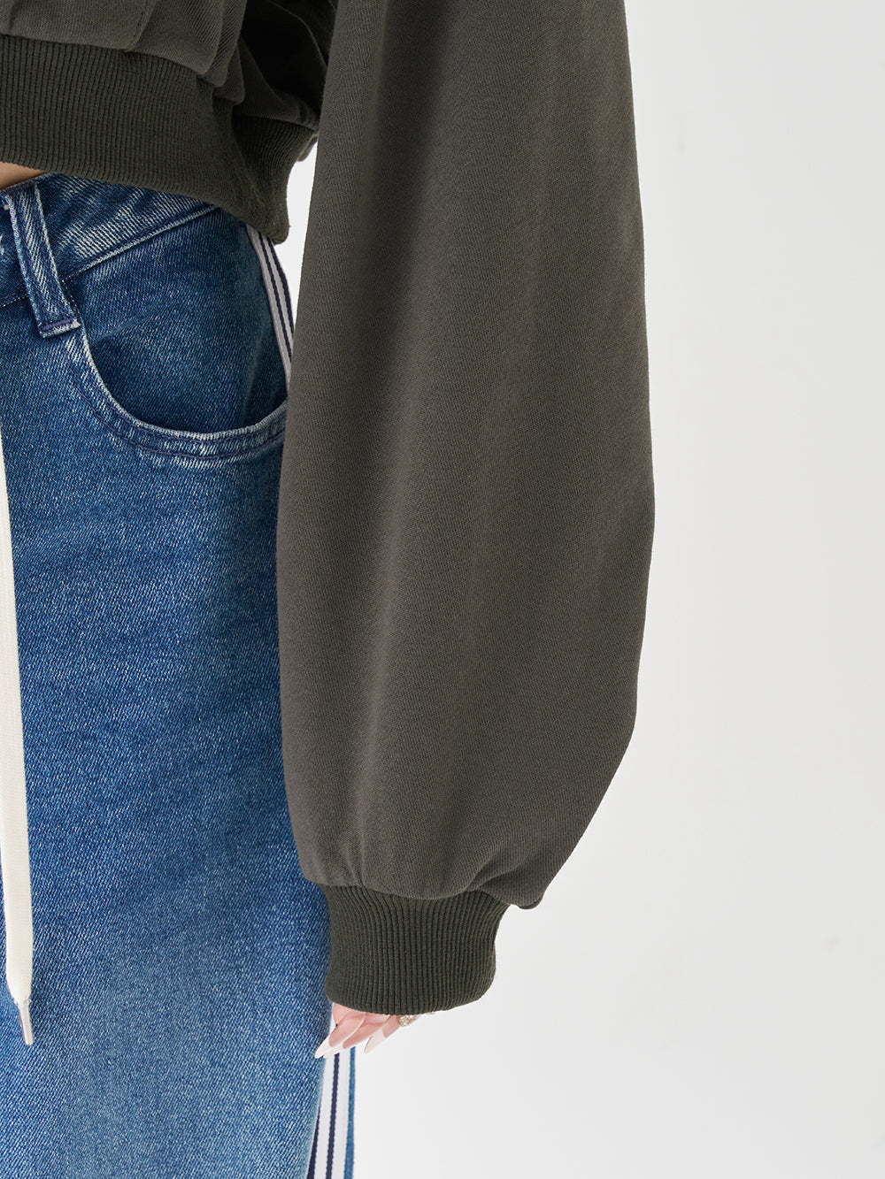 モデル：165cm（着用サイズ：FREE　着用カラー：C-GRY）