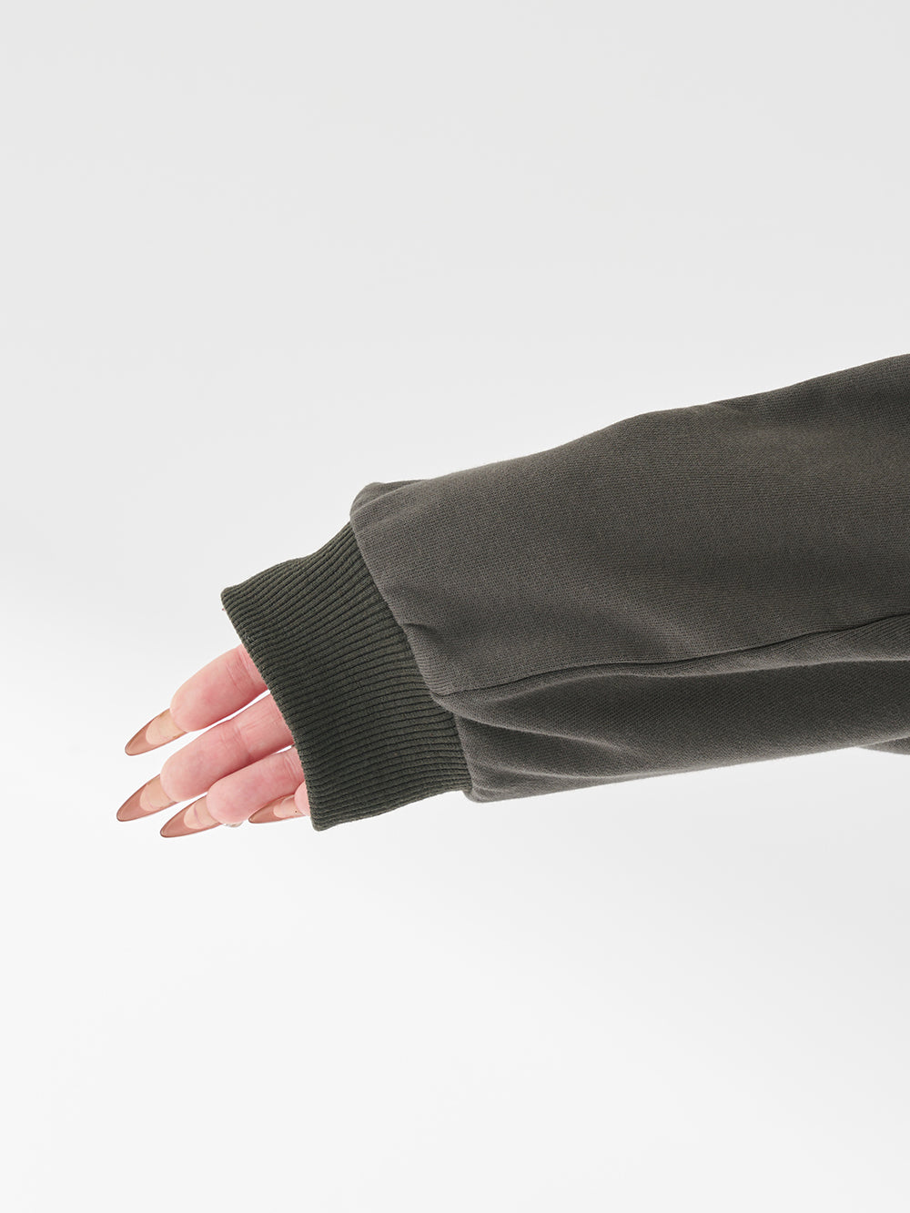 モデル：165cm（着用サイズ：FREE　着用カラー：C-GRY）