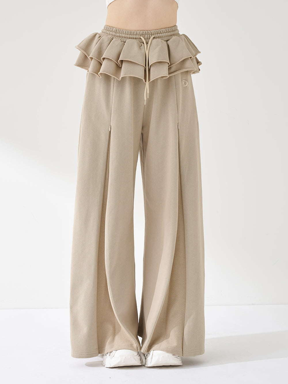 モデル：165cm（着用サイズ：FREE　着用カラー：BEG）