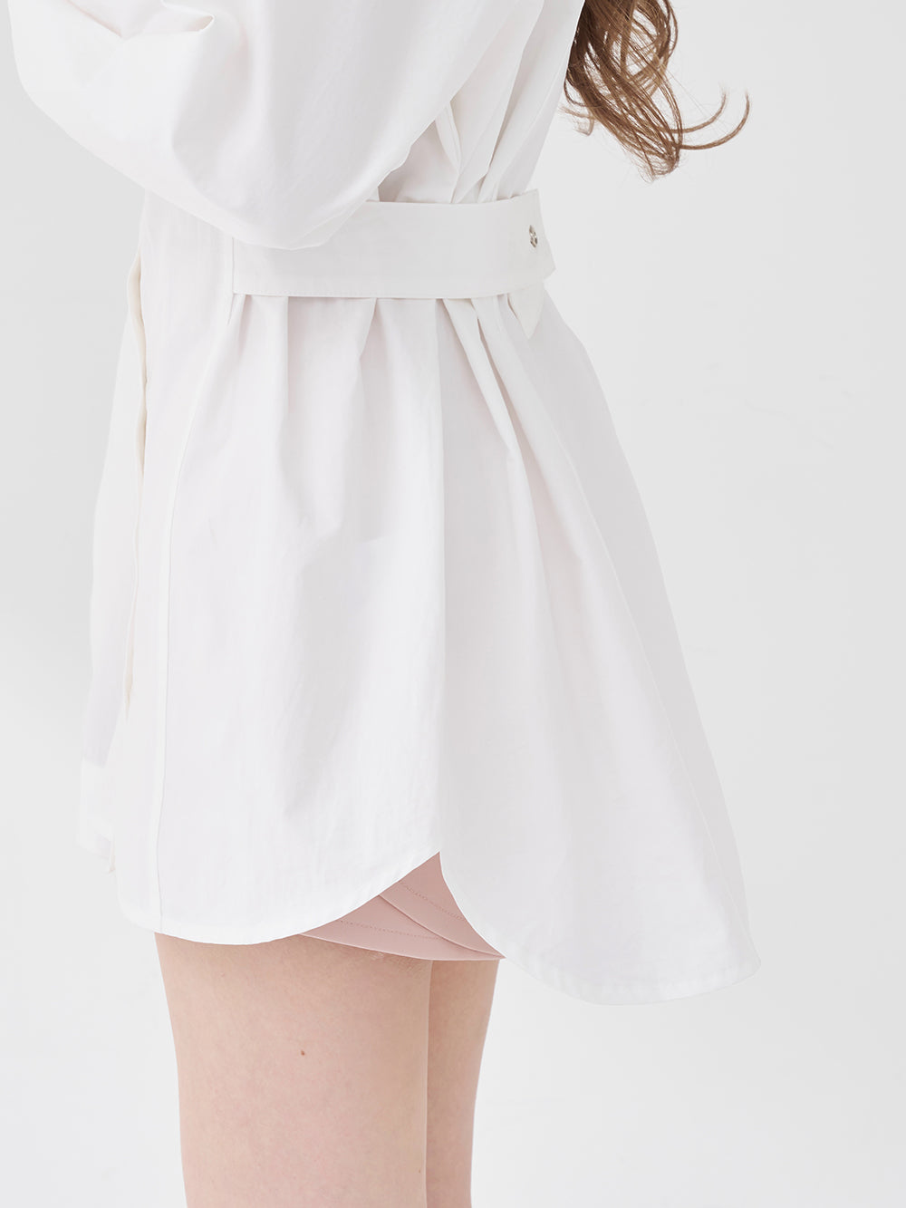 モデル：165cm（着用サイズ：S　着用カラー：WHT）