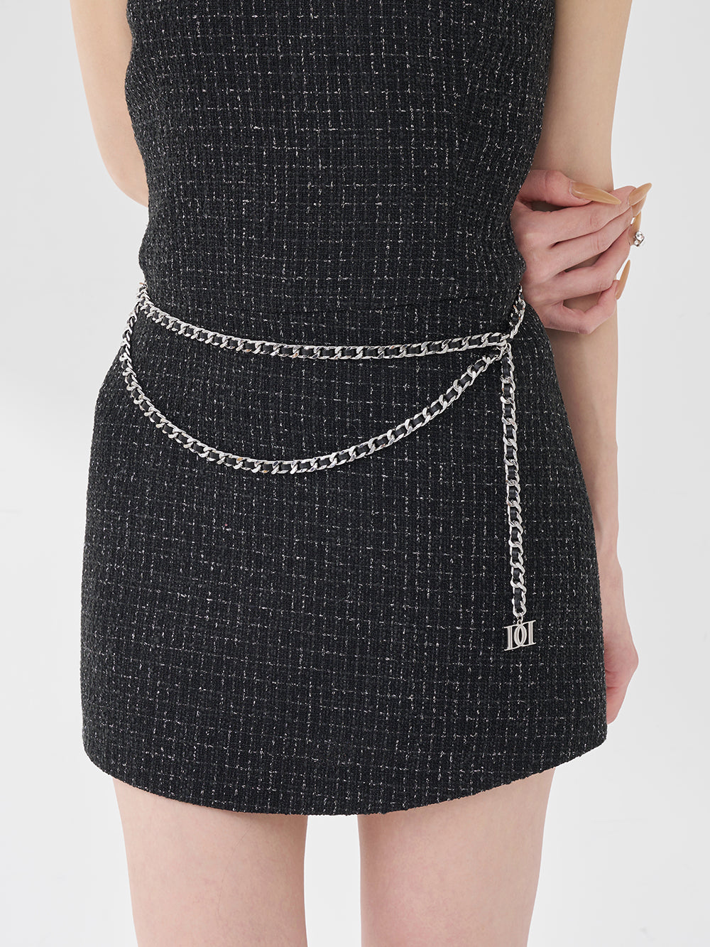 モデル：165cm（着用サイズ：FREE　着用カラー：BLK）