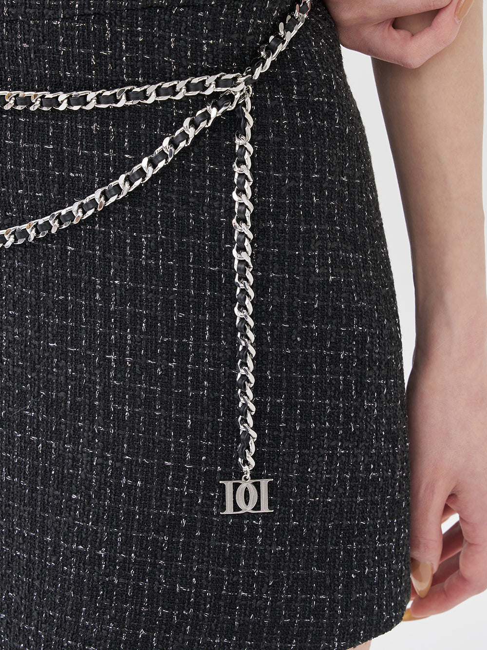 モデル：165cm（着用サイズ：FREE　着用カラー：BLK）