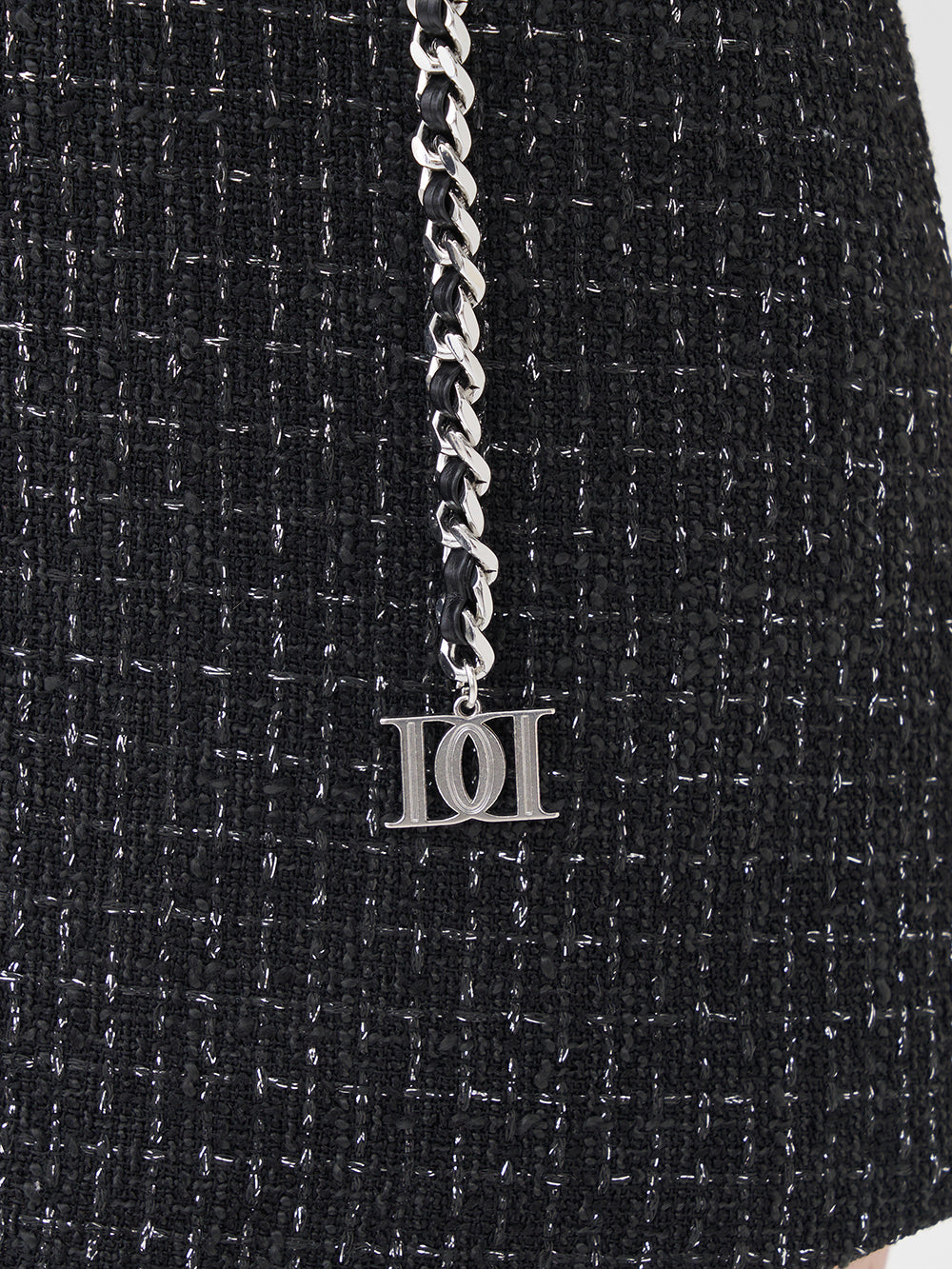 モデル：165cm（着用サイズ：FREE　着用カラー：BLK）