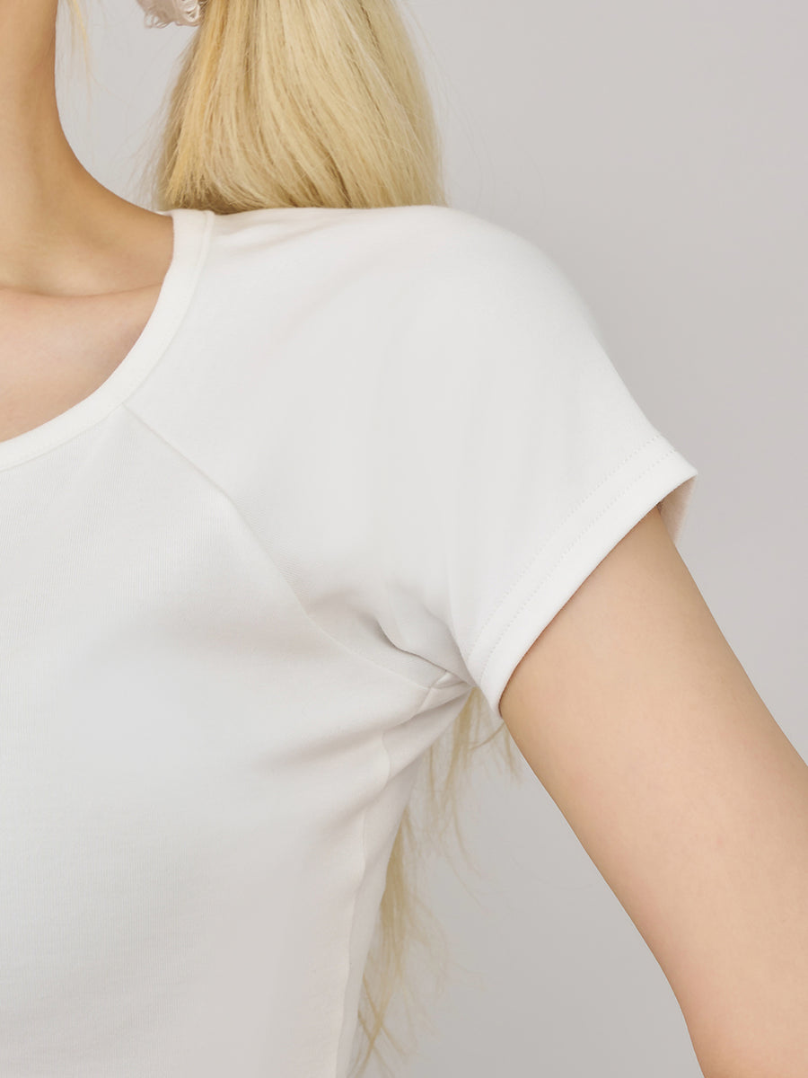 モデル：165cm（着用サイズ：FREE　着用カラー：WHT）