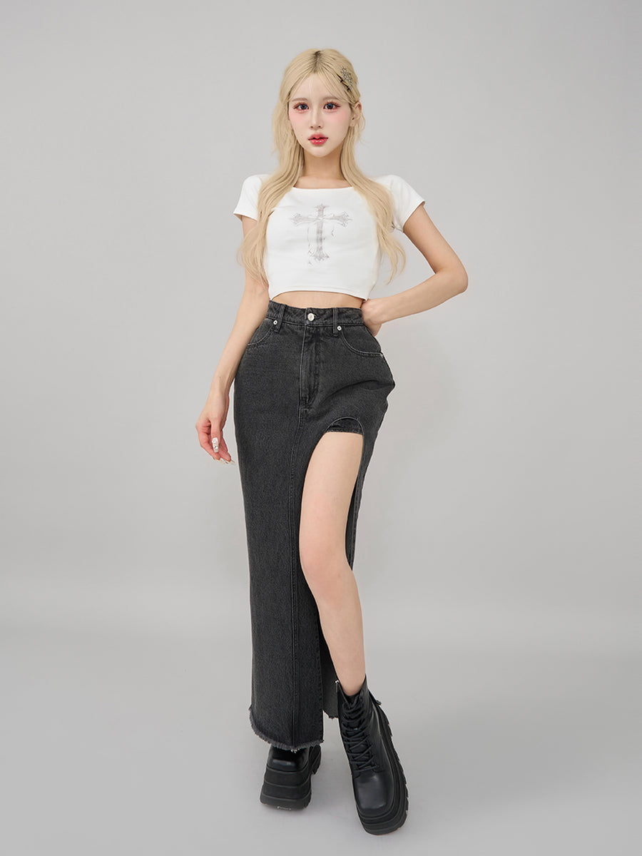 モデル：165cm（着用サイズ：FREE　着用カラー：WHT）
