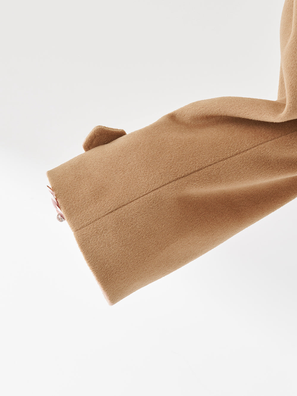 モデル：165cm（着用サイズ：FREE　着用カラー：CAM）