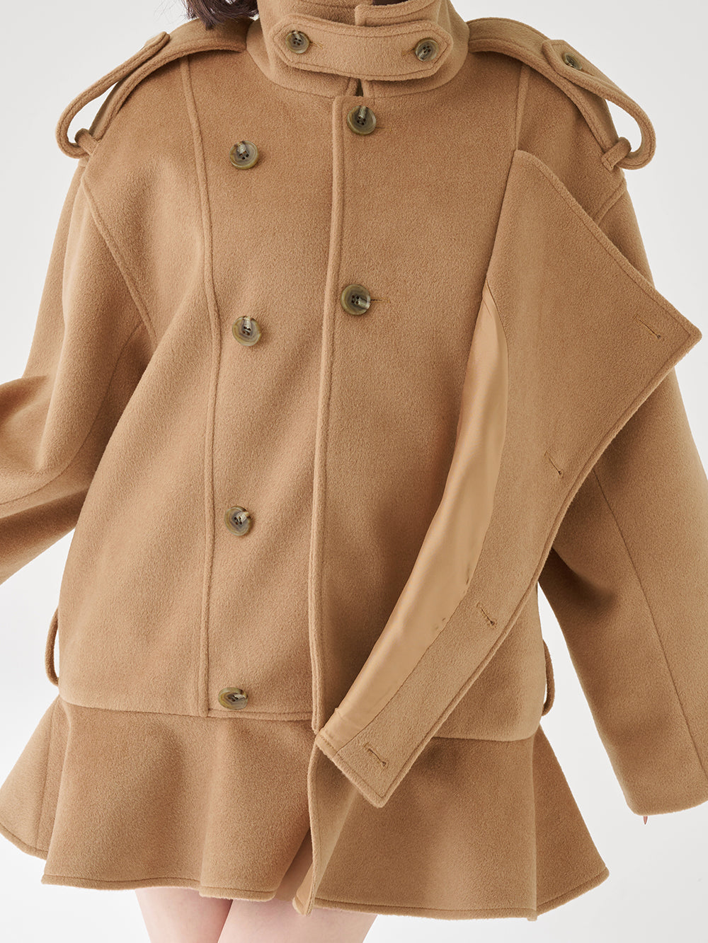 モデル：165cm（着用サイズ：FREE　着用カラー：CAM）