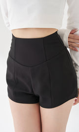 モデル：165cm（着用サイズ：FREE　着用カラー：BLK）