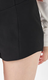 モデル：165cm（着用サイズ：FREE　着用カラー：BLK）