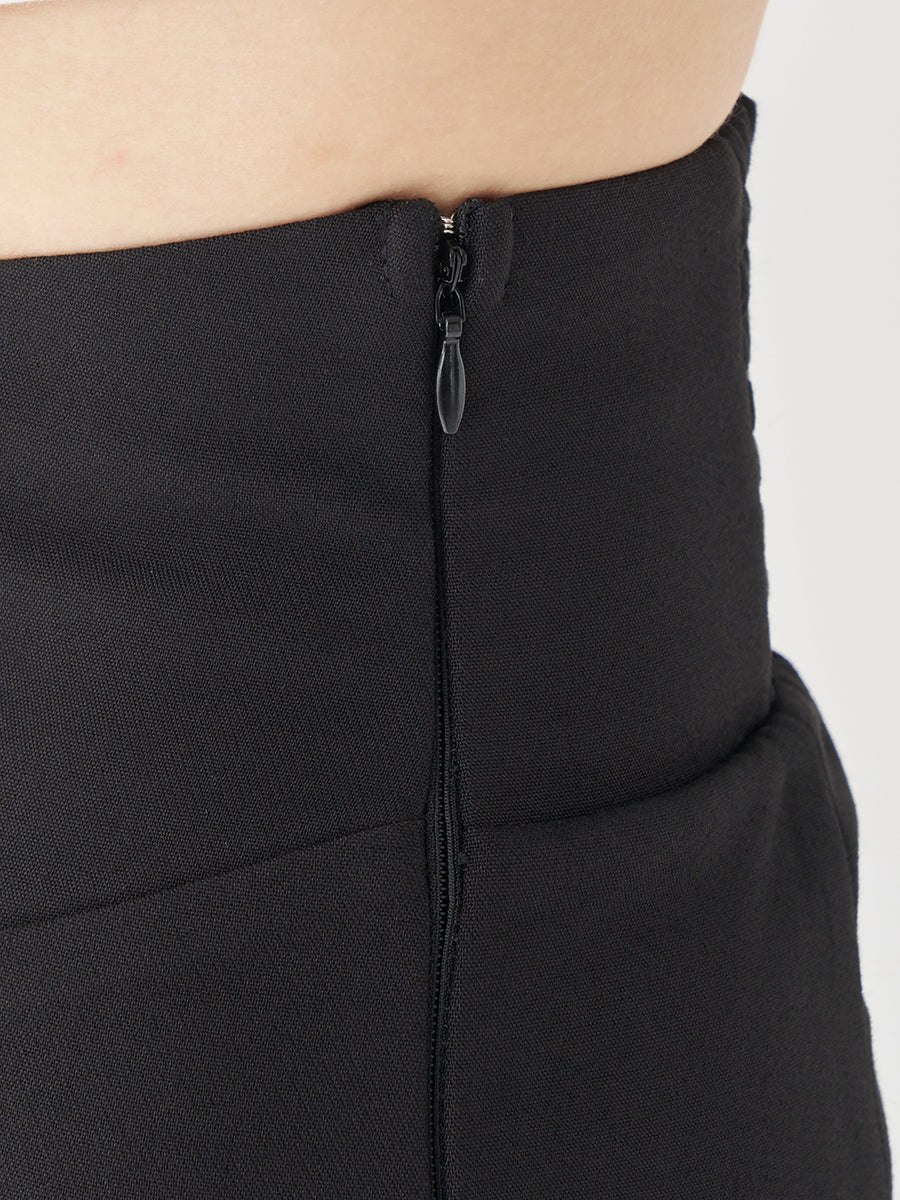 モデル：165cm（着用サイズ：FREE　着用カラー：BLK）