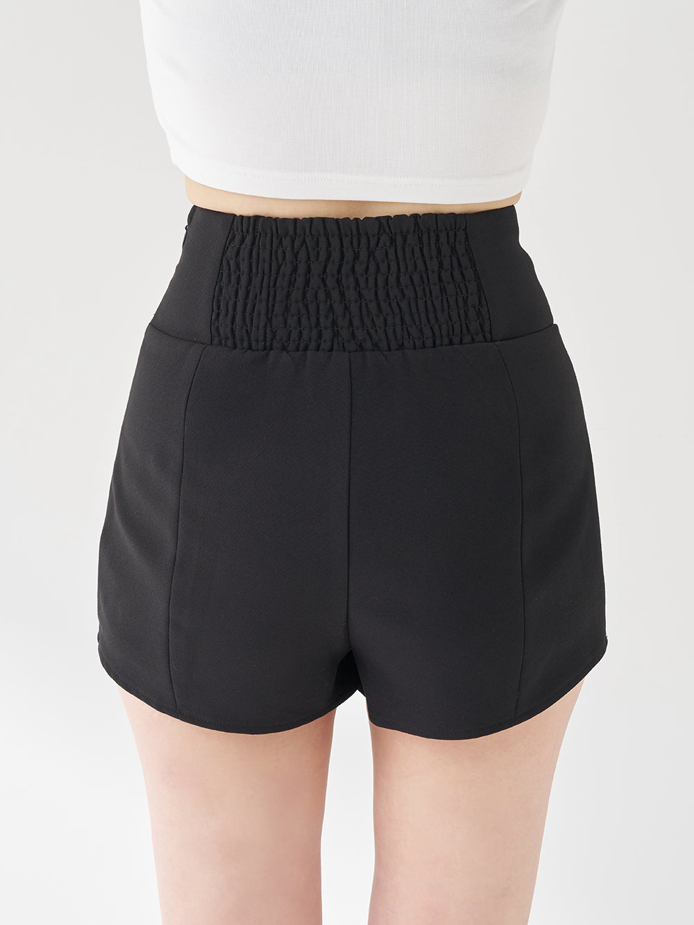 モデル：165cm（着用サイズ：FREE　着用カラー：BLK）