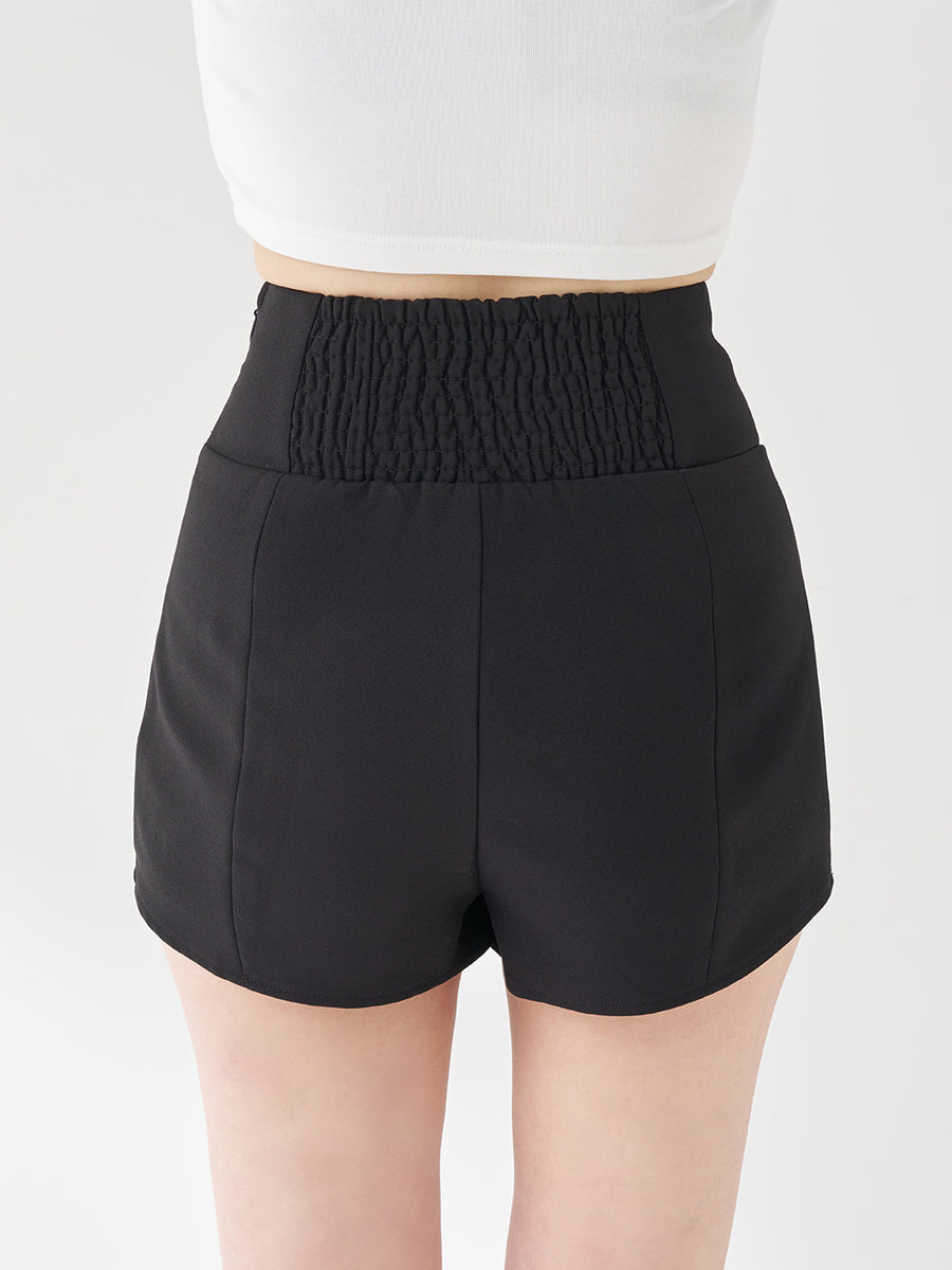 モデル：165cm（着用サイズ：FREE　着用カラー：BLK）