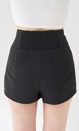 モデル：165cm（着用サイズ：FREE　着用カラー：BLK）