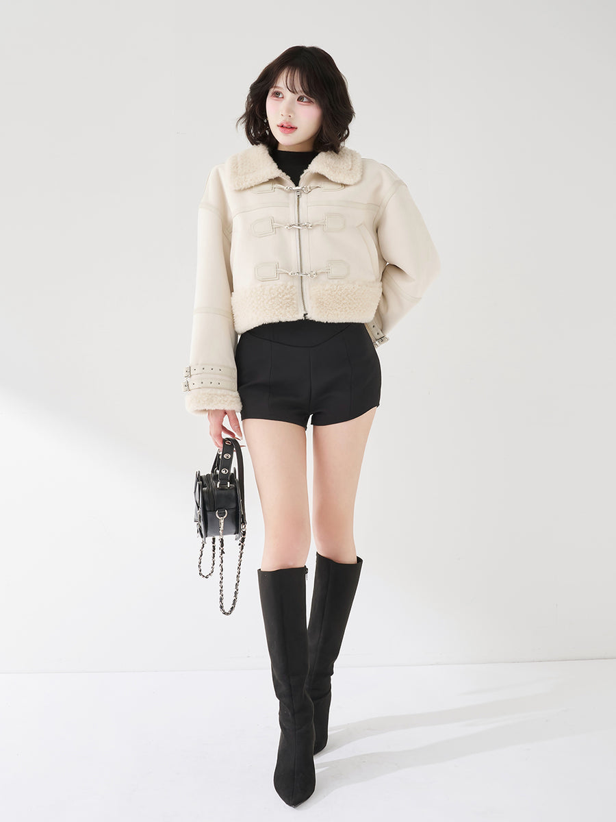 モデル：165cm（着用サイズ：FREE　着用カラー：BLK）