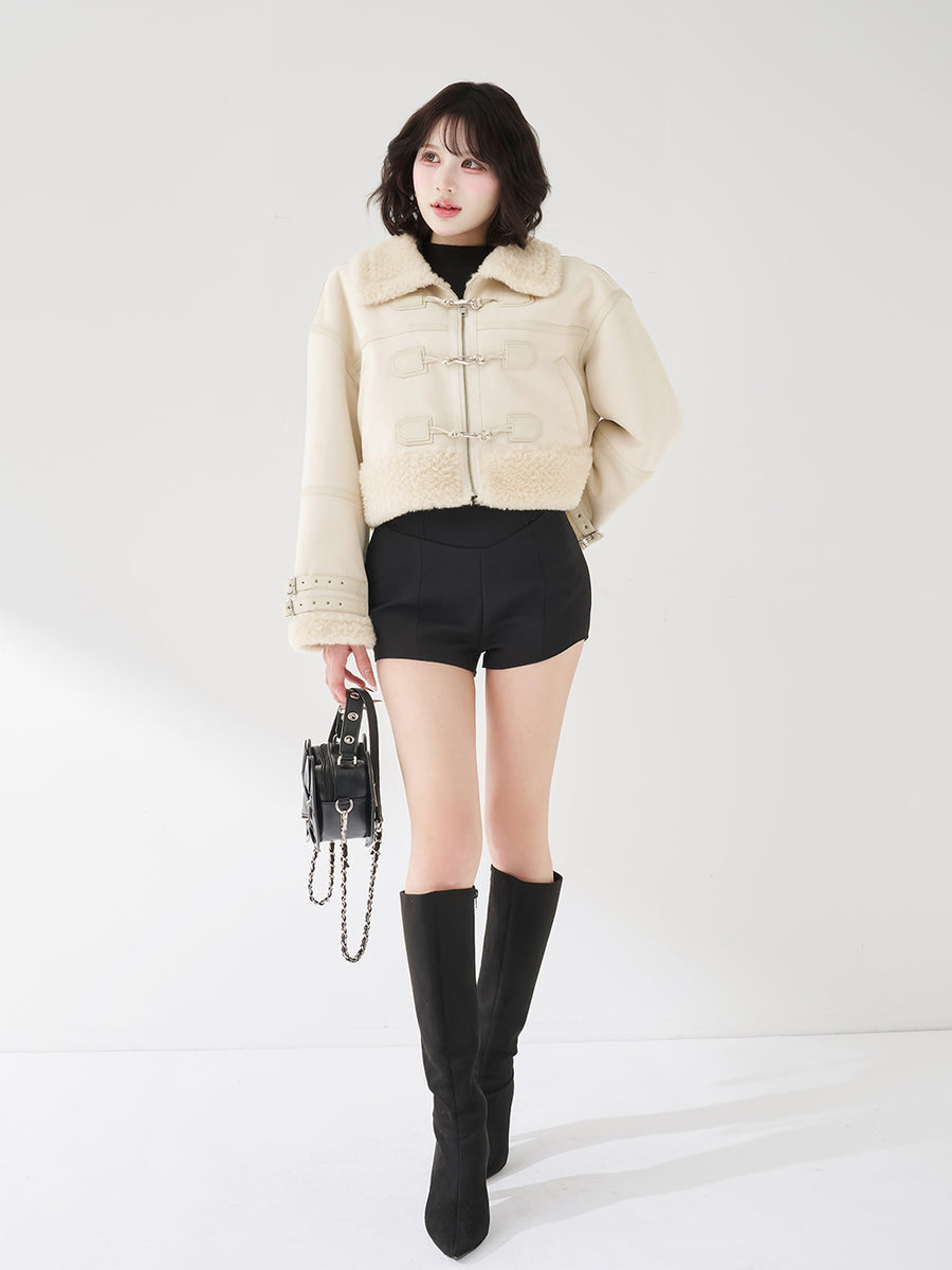 モデル：165cm（着用サイズ：S　着用カラー：IVO）