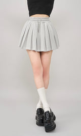 モデル：165cm（着用サイズ：FREE　着用カラー：WHT）