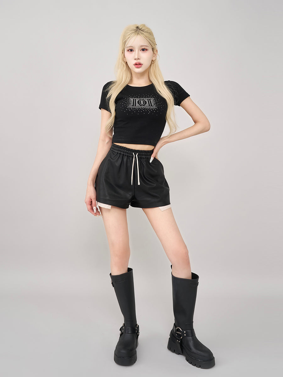 モデル：165cm（着用サイズ：FREE　着用カラー：BLK）