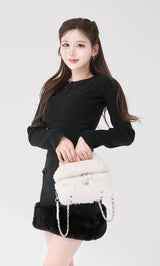 モデル：165cm（着用サイズ：FREE　着用カラー：BLK）