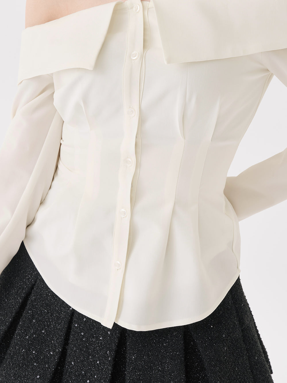 モデル：165cm（着用サイズ：FREE　着用カラー：WHT）