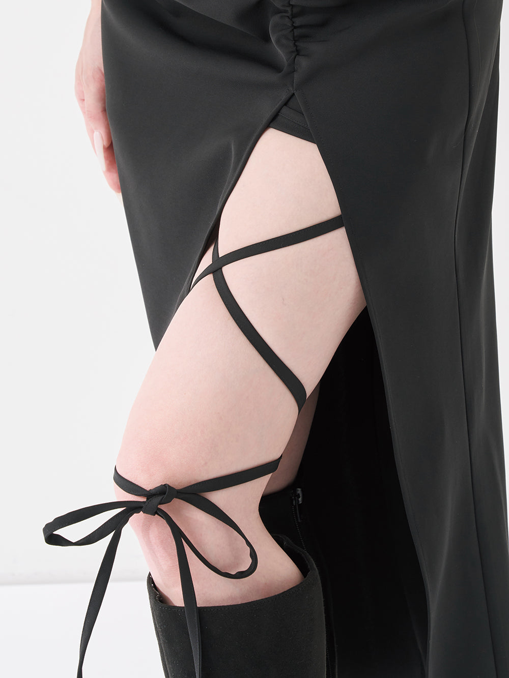 モデル：165cm（着用サイズ：FREE　着用カラー：BLK）