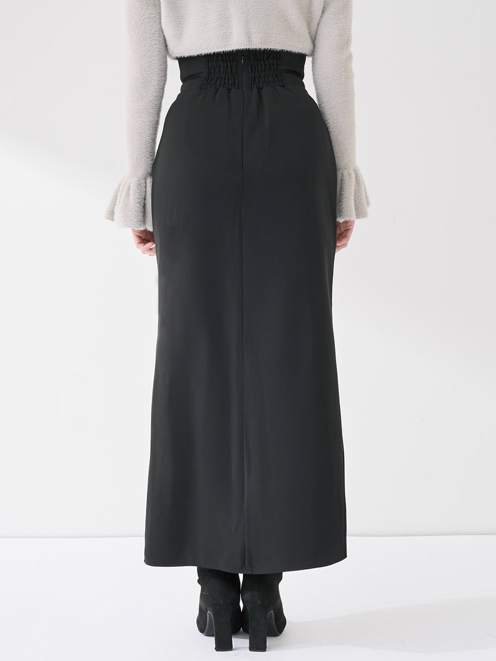 モデル：165cm（着用サイズ：FREE　着用カラー：BLK）