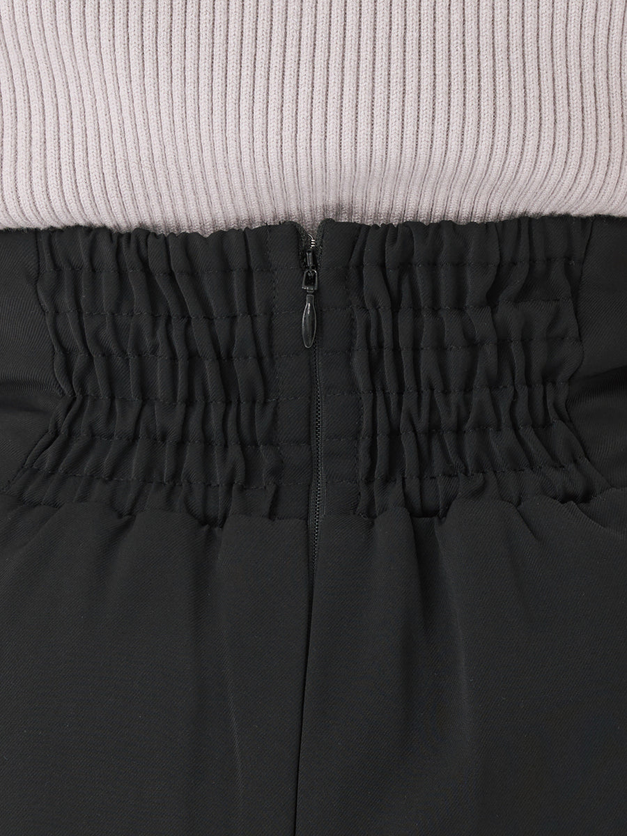 モデル：165cm（着用サイズ：FREE　着用カラー：BLK）