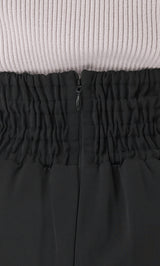 モデル：165cm（着用サイズ：FREE　着用カラー：BLK）