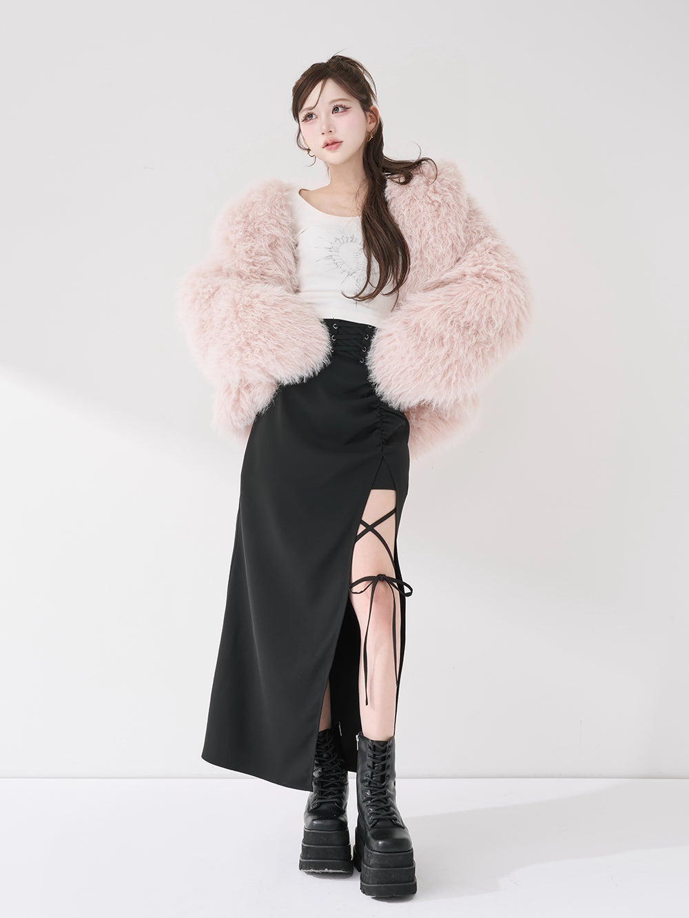 モデル：165cm（着用サイズ：FREE　着用カラー：BLK）