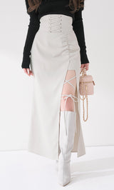 モデル：165cm（着用サイズ：FREE　着用カラー：WHT）