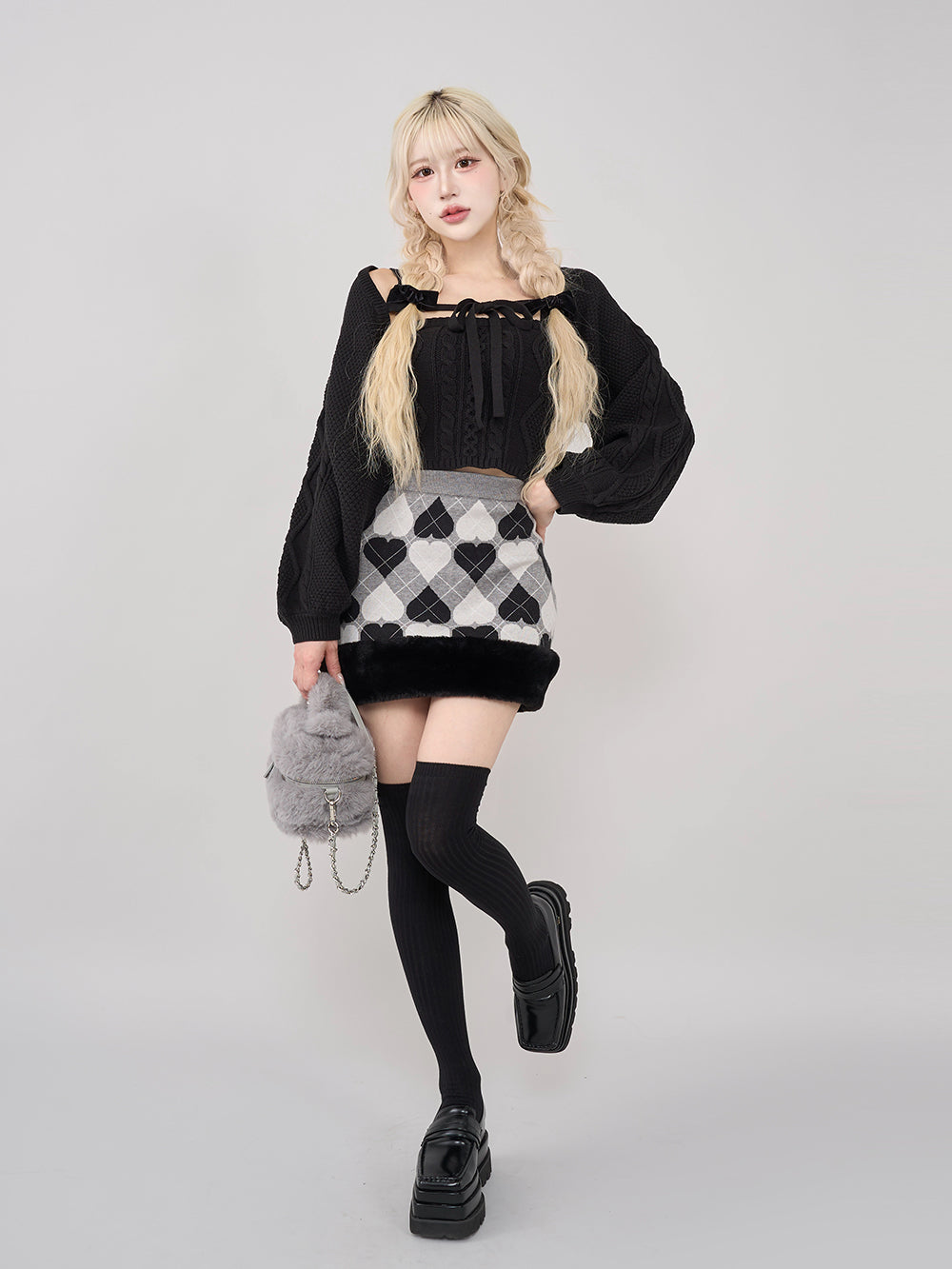 モデル：165cm（着用サイズ：FREE　着用カラー：BLK）