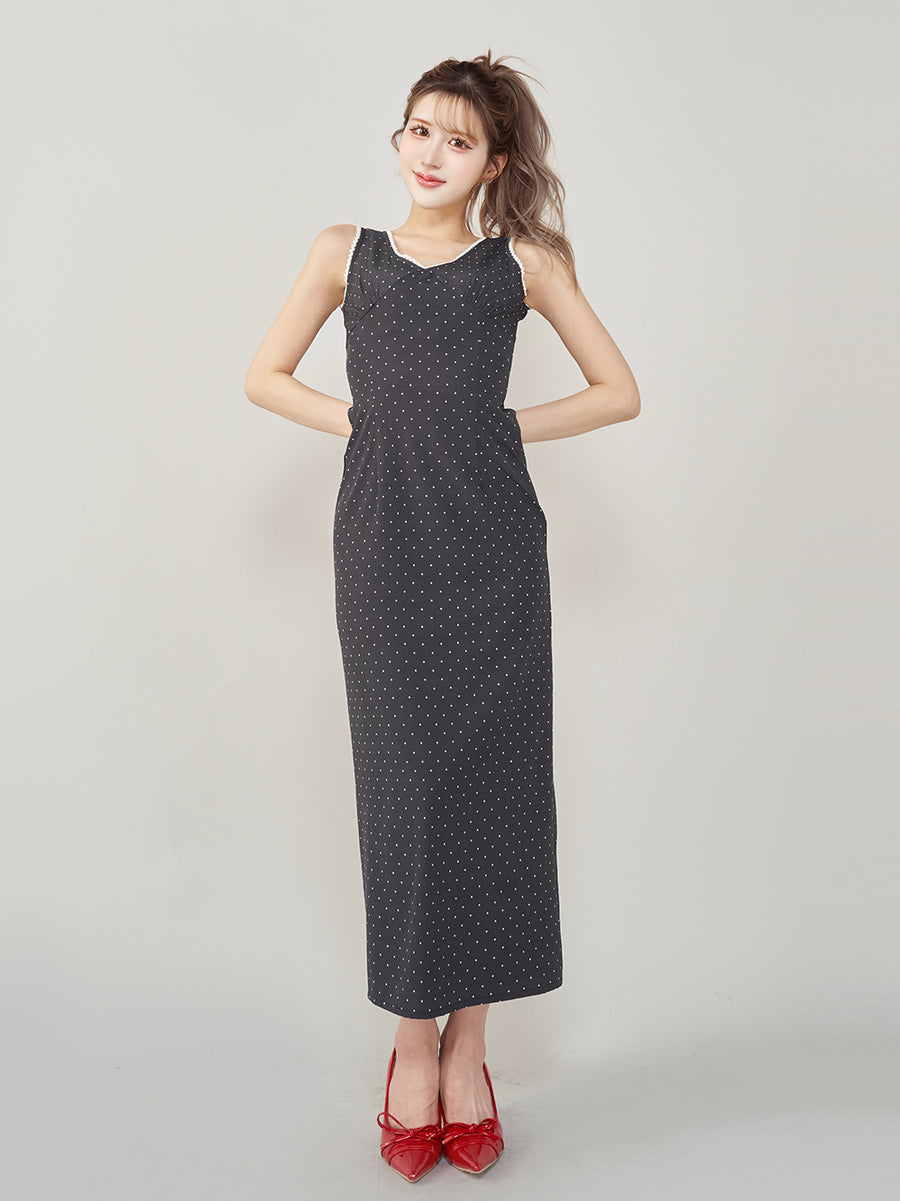 モデル：165cm（着用サイズ：FREE　着用カラー：BLK）