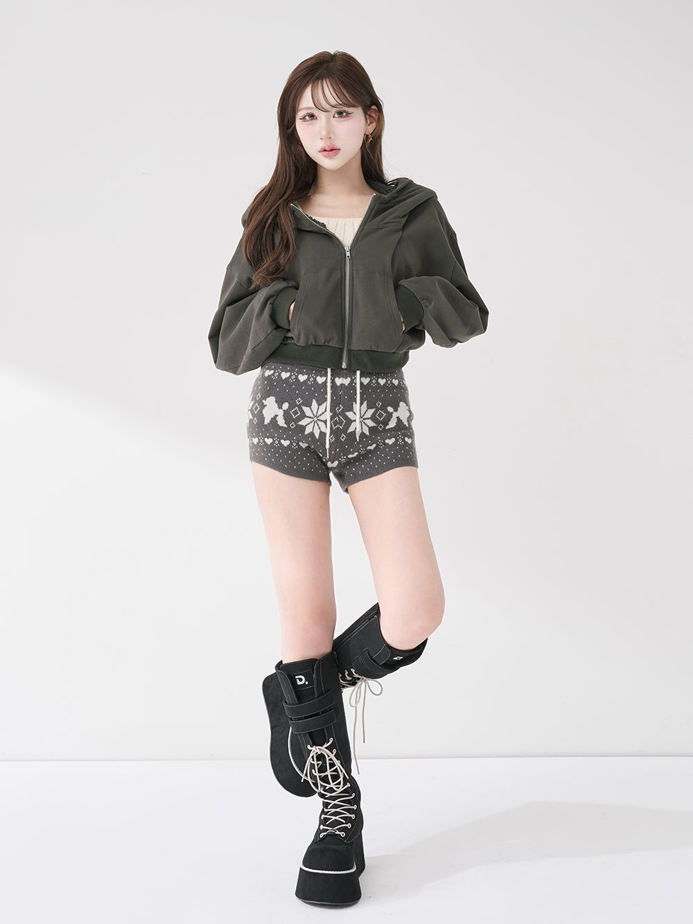 モデル：165cm（着用サイズ：FREE　着用カラー：GRY）