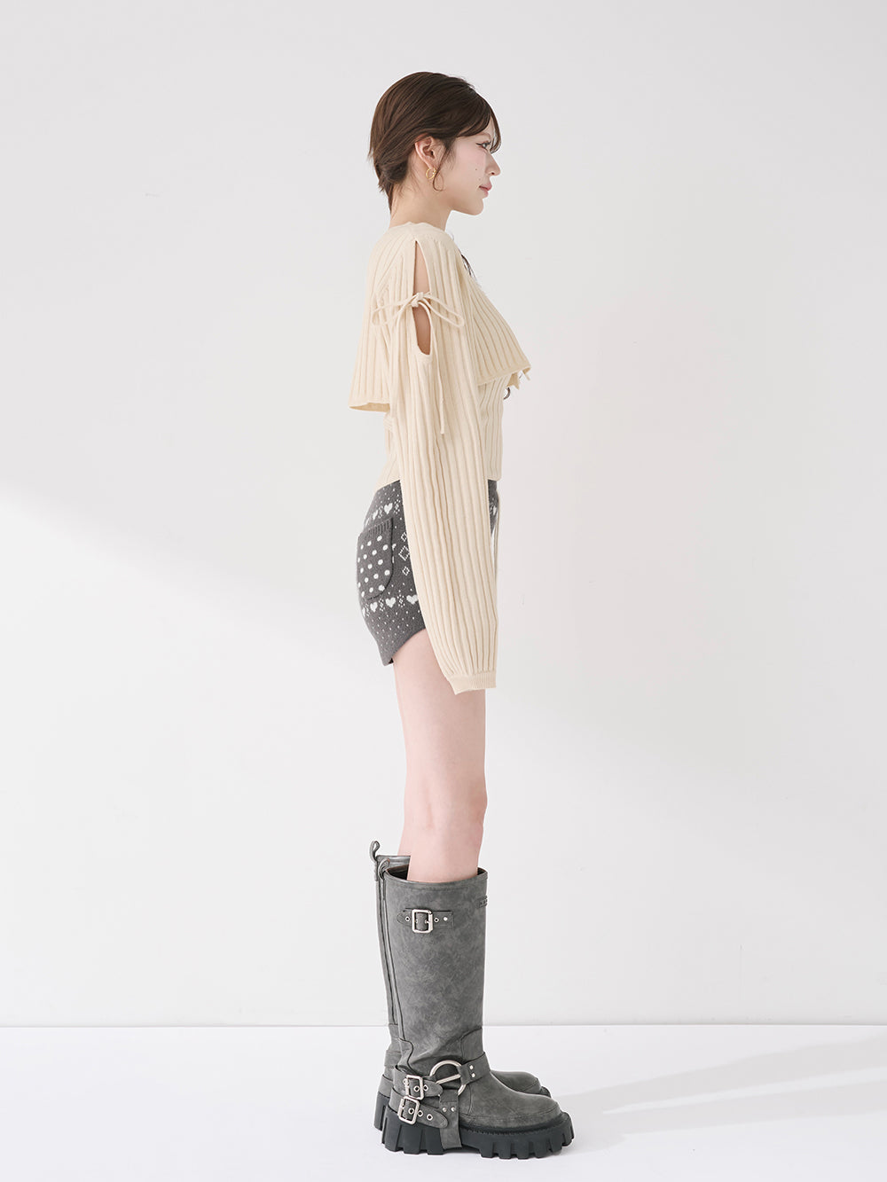 モデル：165cm（着用サイズ：FREE　着用カラー：IVO）