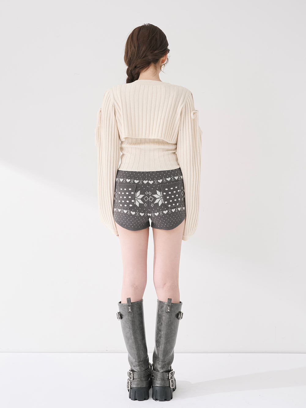 モデル：165cm（着用サイズ：FREE　着用カラー：GRY）