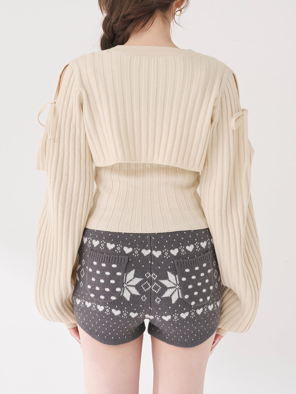 モデル：165cm（着用サイズ：FREE　着用カラー：IVO）