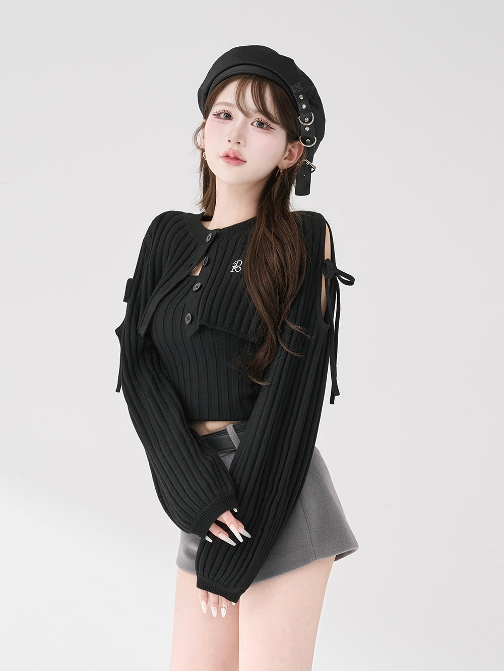 モデル：165cm（着用サイズ：FREE　着用カラー：BLK）