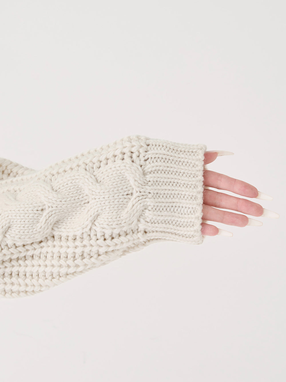 モデル：165cm（着用サイズ：FREE　着用カラー：WHT）