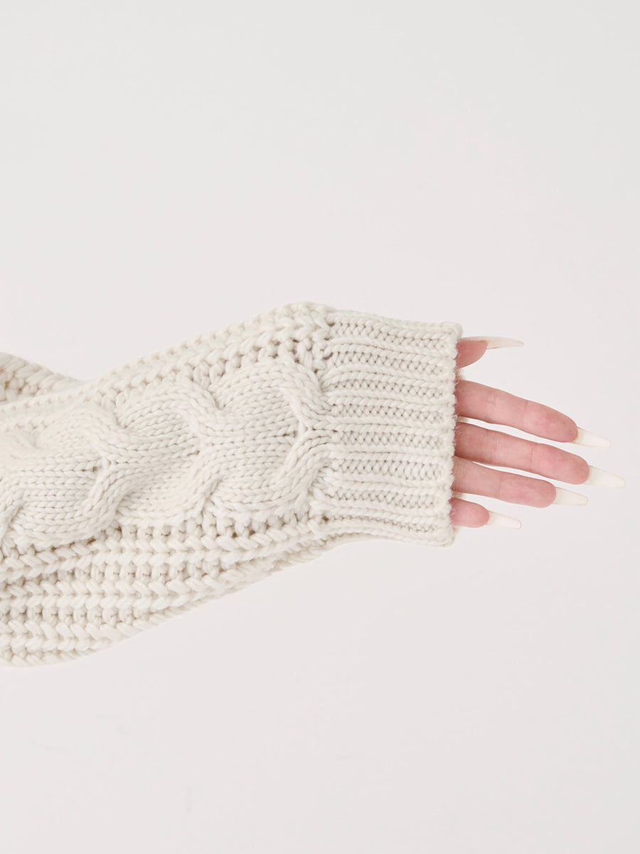 モデル：165cm（着用サイズ：FREE　着用カラー：WHT）