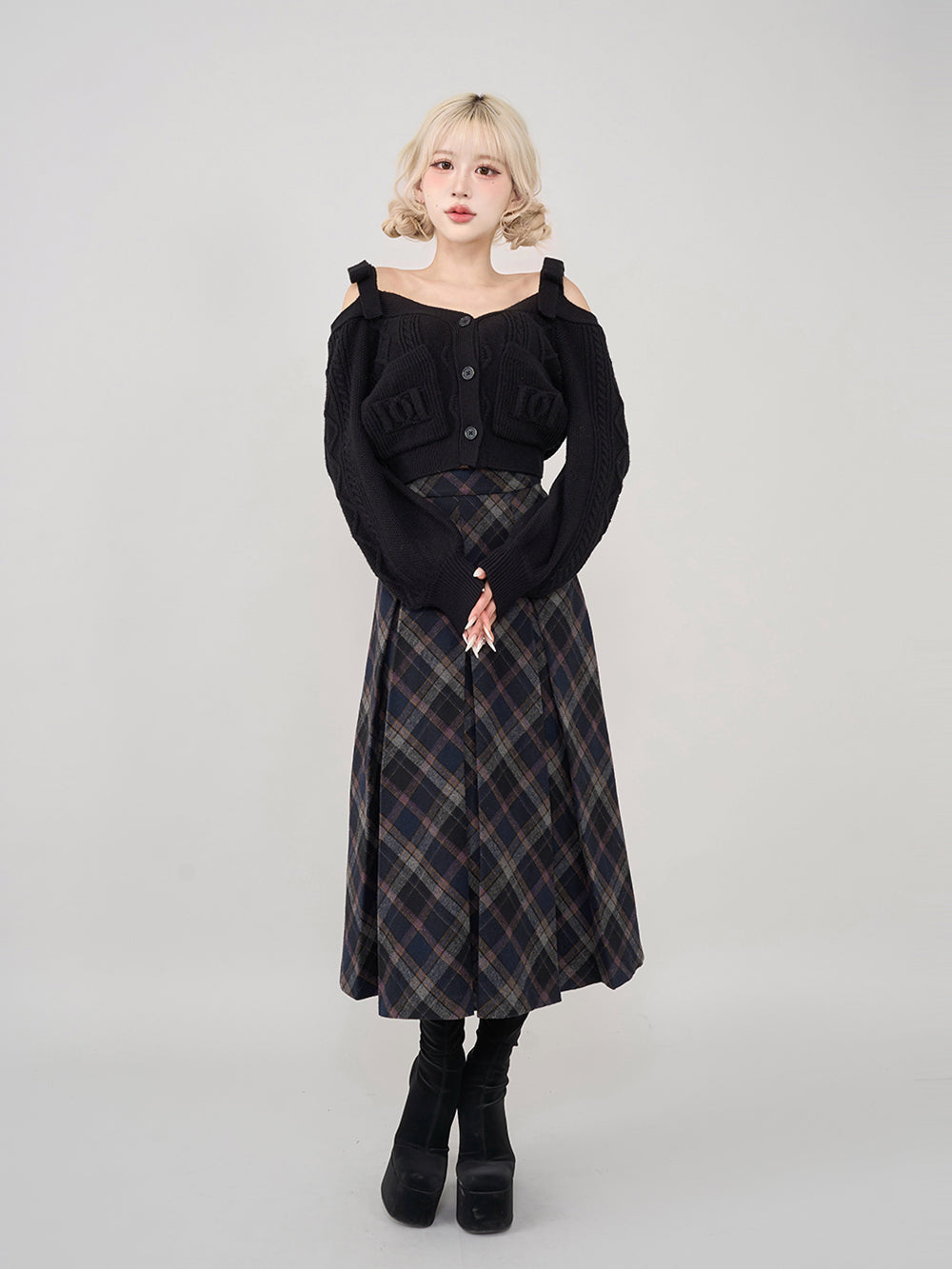 モデル：165cm（着用サイズ：FREE　着用カラー：BLK）