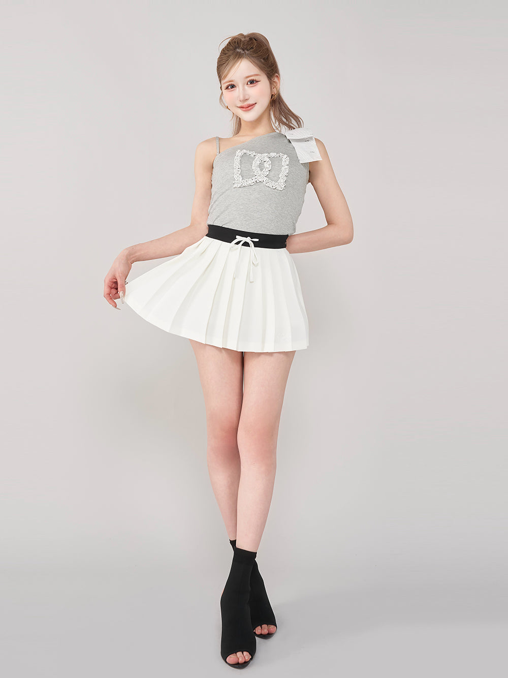 モデル：165cm（着用サイズ：FREE　着用カラー：WHT）