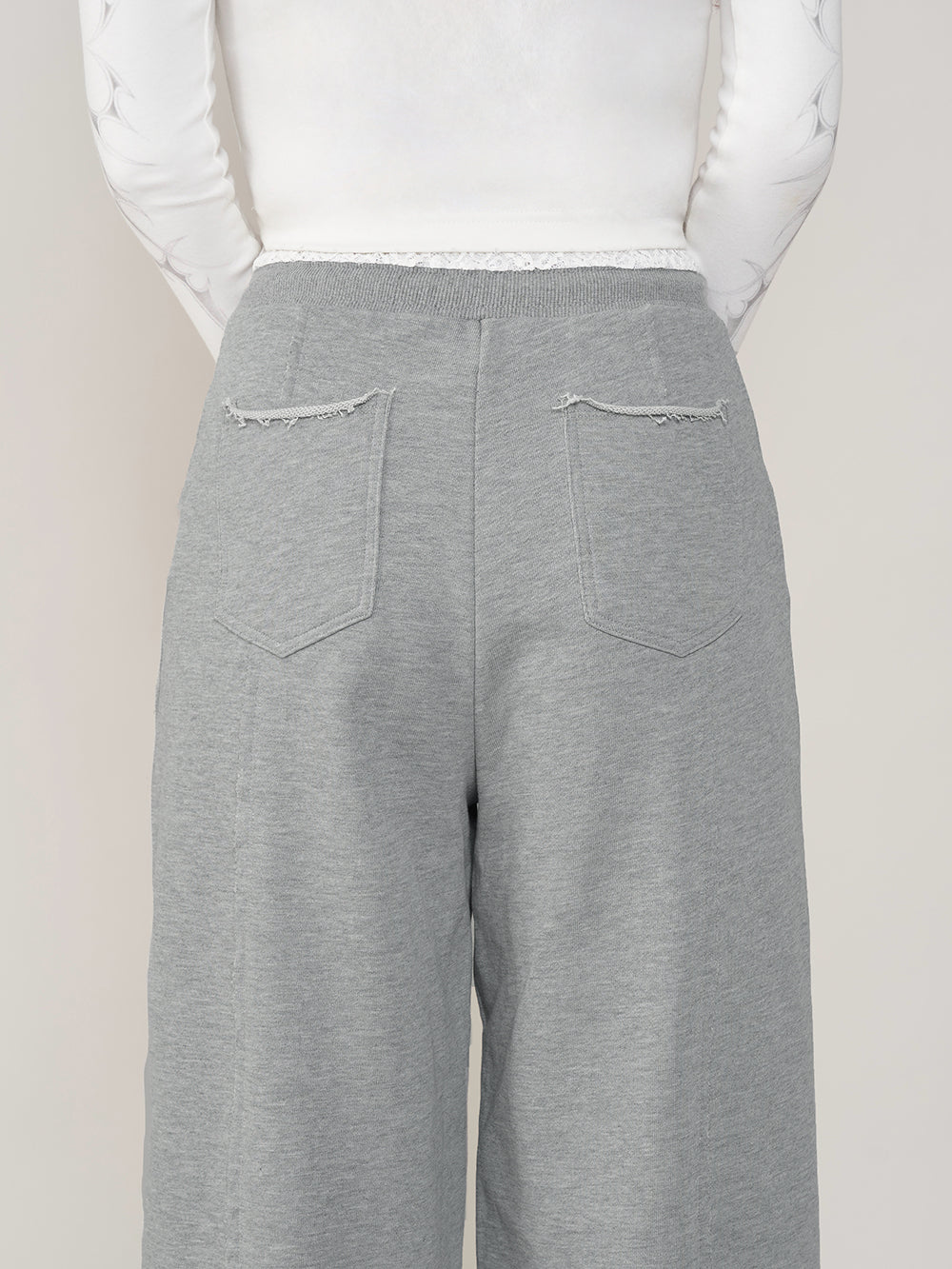 モデル：160cm（着用サイズ：FREE　着用カラー：GRY）
