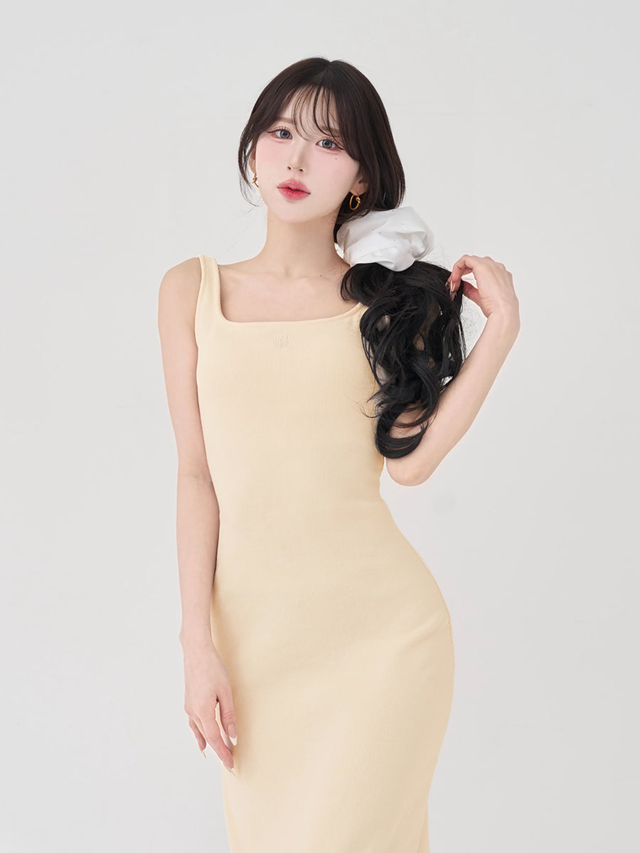 モデル：165cm（着用サイズ：FREE　着用カラー：YEL）