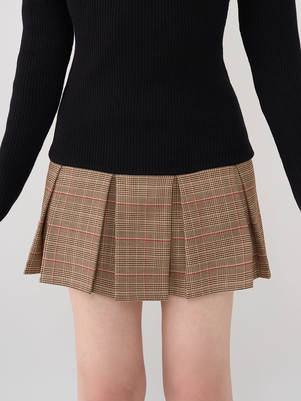 モデル：165cm（着用サイズ：FREE　着用カラー：BLK）