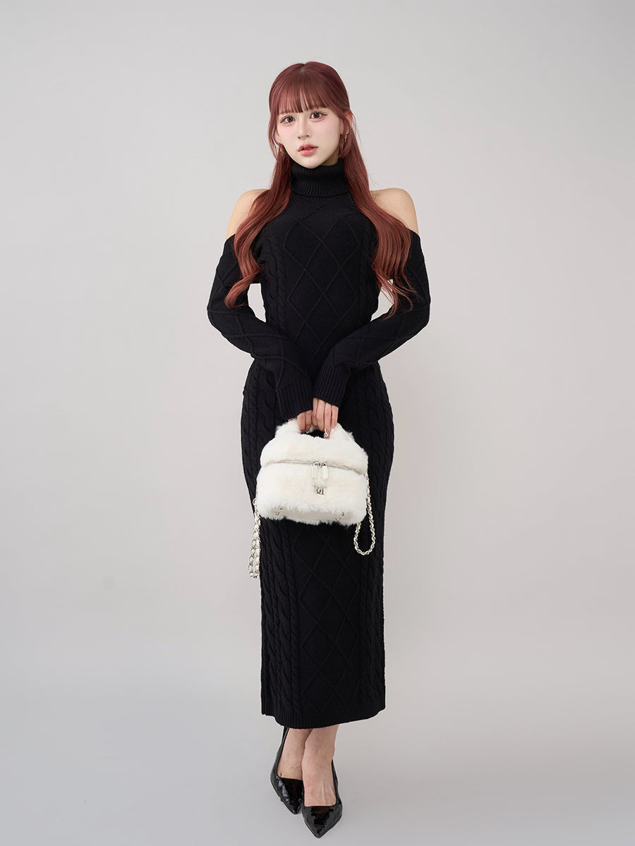 モデル：165cm（着用サイズ：FREE　着用カラー：BLK）