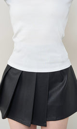 モデル：165cm（着用サイズ：FREE　着用カラー：WHT）