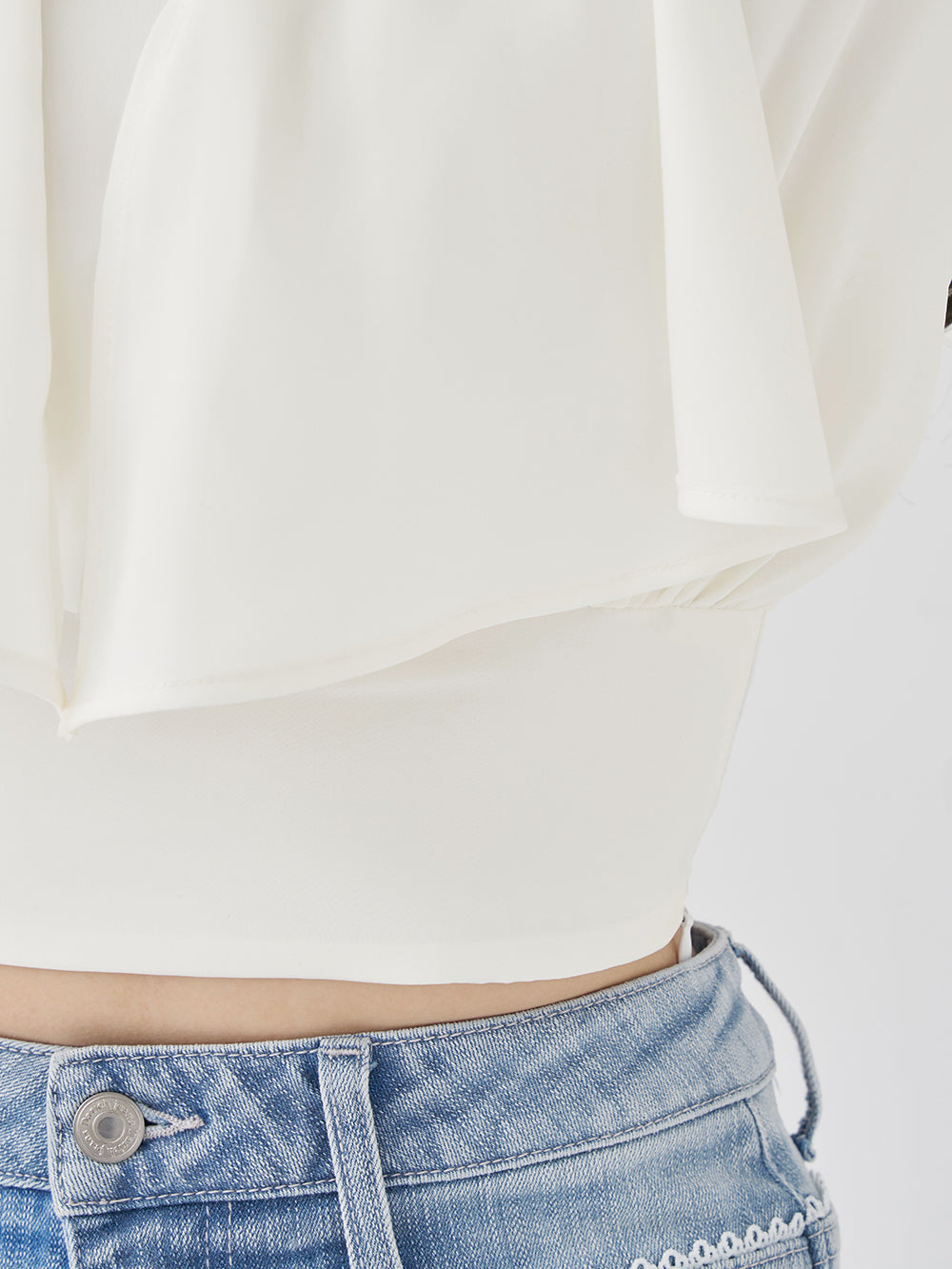 モデル：165cm（着用サイズ：FREE　着用カラー：WHT）