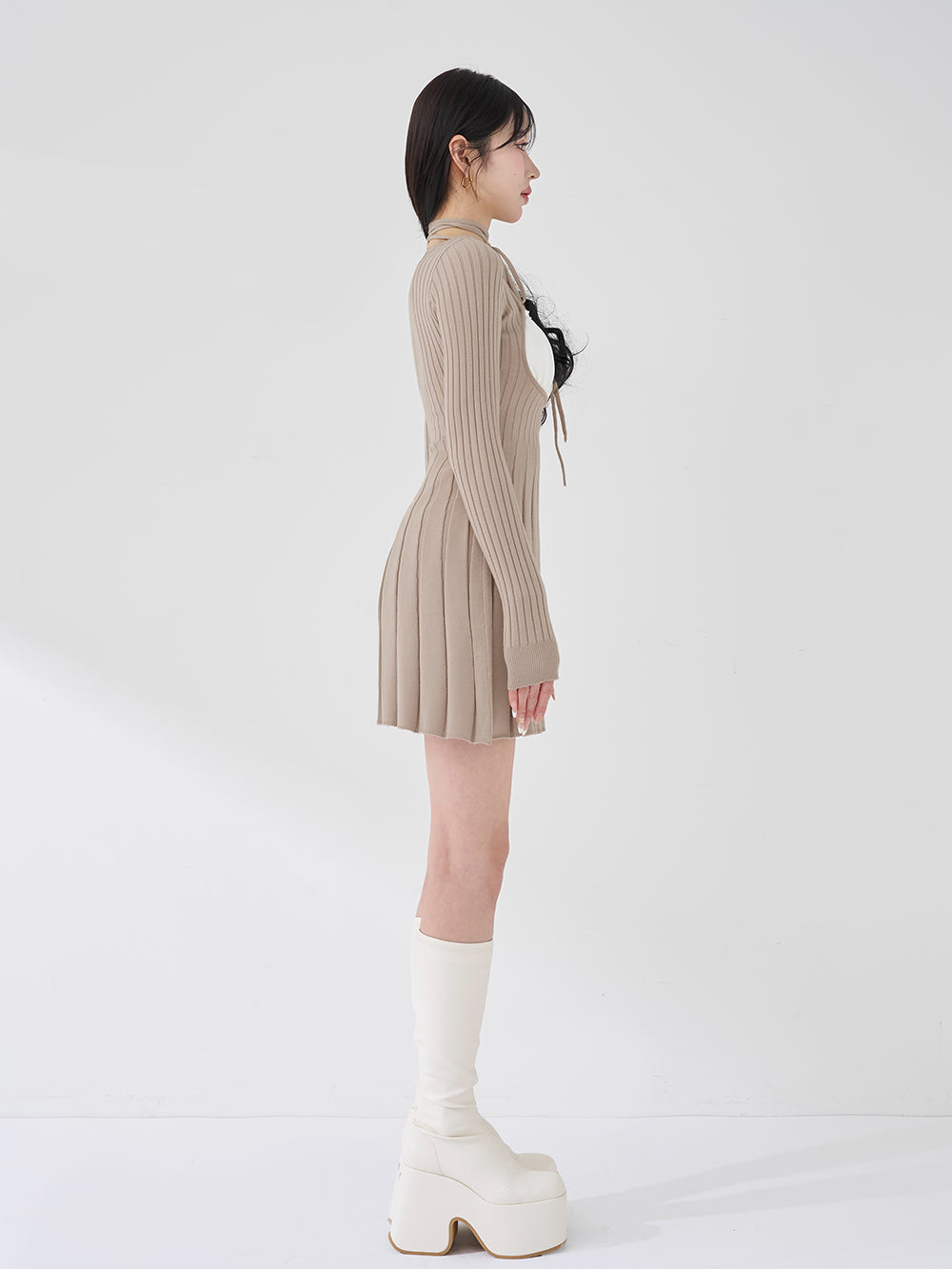 Darichネックリボンデザインフレアニットミニワンピース ベージュ ネックリボンデザインフレアニットミニワンピース – Darich