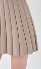 モデル：165cm（着用サイズ：FREE　着用カラー：BEG）