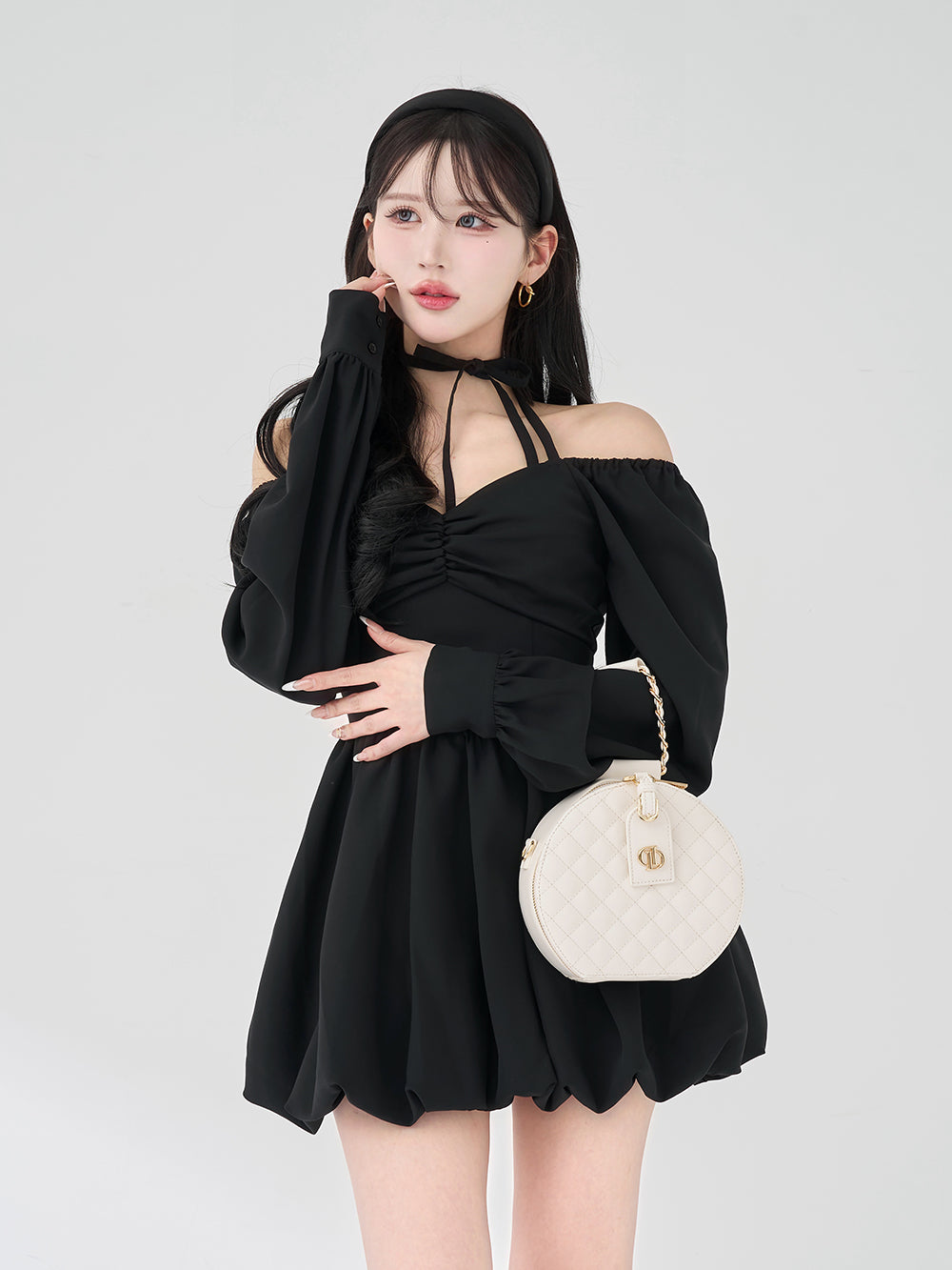 モデル：165cm（着用サイズ：FREE　着用カラー：BLK）