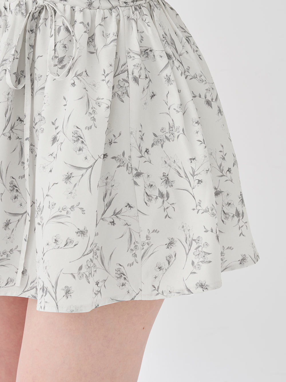 モデル：165cm（着用サイズ：FREE　着用カラー：GRY）